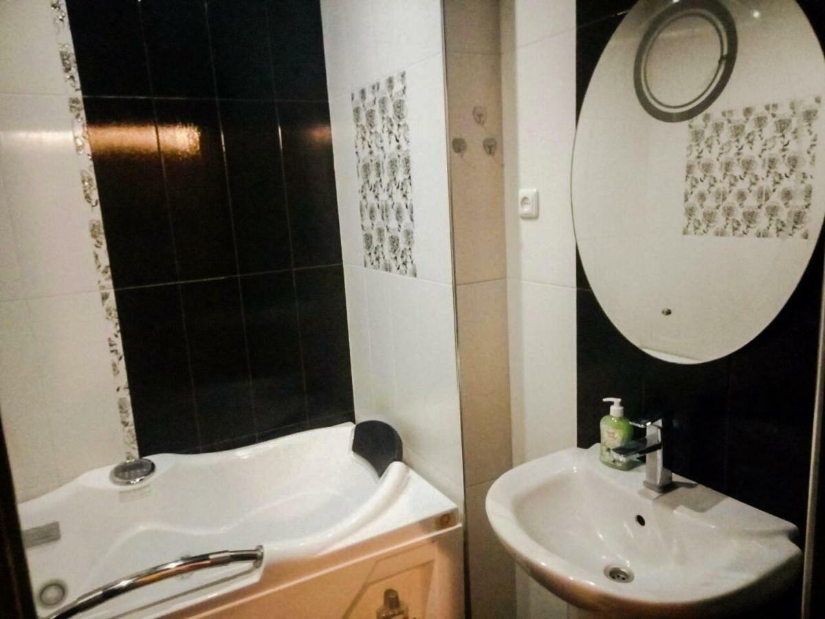 Luxury Apartment With Jacuzzi On Republic Square Yerevan Ngoại thất bức ảnh